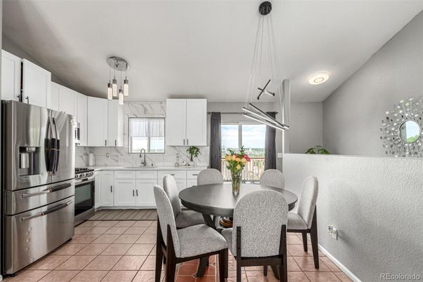Dining room, Interior, Kitchen, Pendant Lights, Stainless Steel Appliances