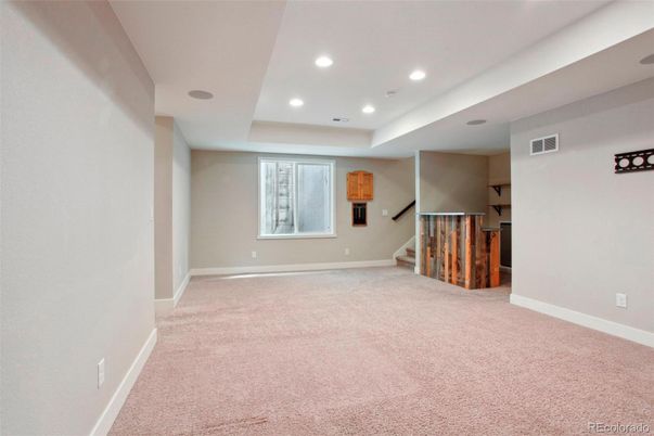 Empty room, Interior, Recessed Lighting