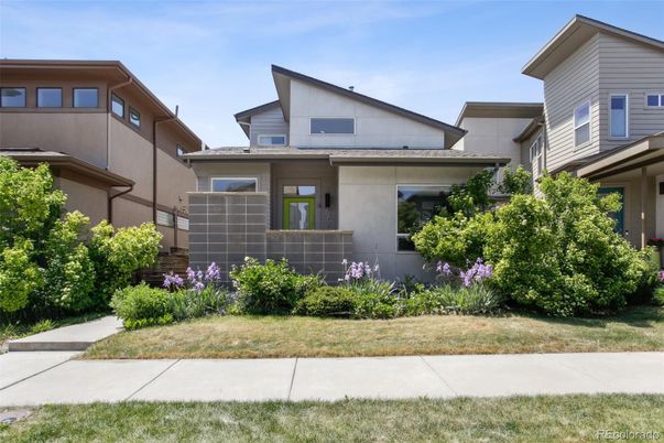 Exterior, Facade, Modern