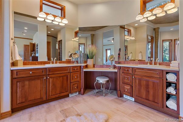 Bathroom, Dual Sink Vanities, Interior, Recessed Lighting