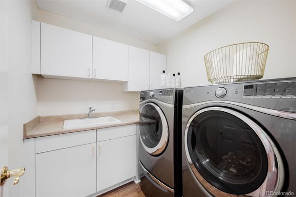 Interior, Washer, Wood Texture Flooring