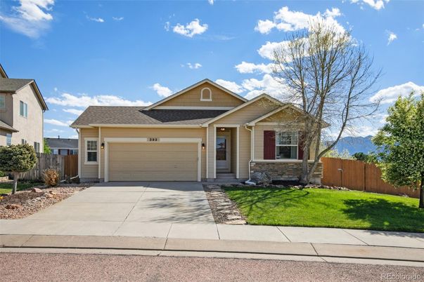 Attached, Exterior, Facade, American Craftsman