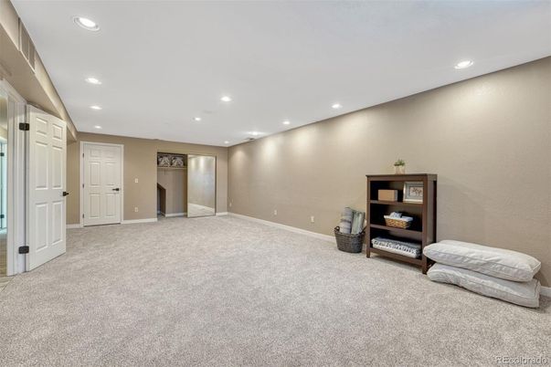 Empty room, Interior, Recessed Lighting