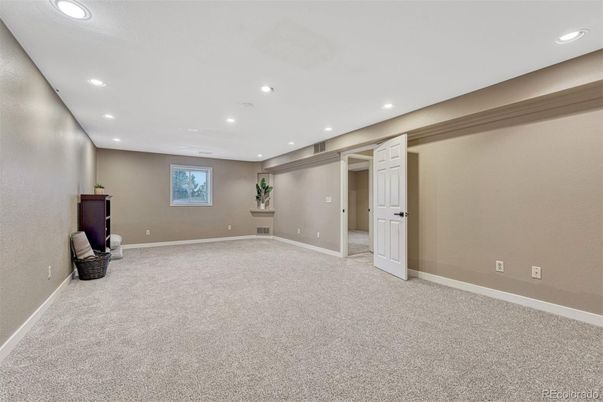 Empty room, Interior, Recessed Lighting