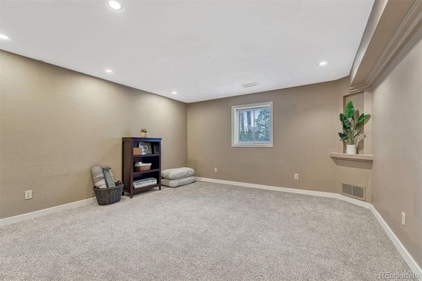 Empty room, Interior, Recessed Lighting