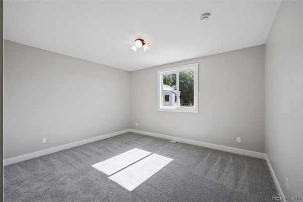 Empty room, Interior