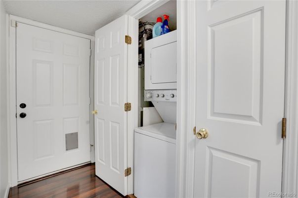 Interior, Utility Closets, Washer, Wood Texture Flooring