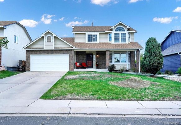 Attached, Exterior, Facade, American Craftsman