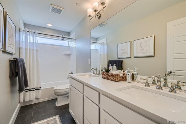 Bathroom, Dual Sink Vanities, Interior, Recessed Lighting