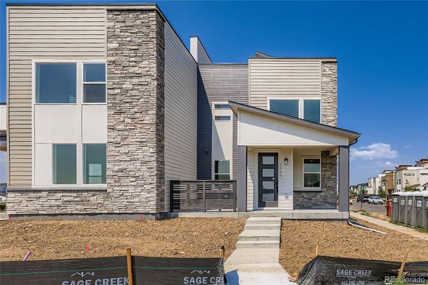 Exterior, Facade, Modern