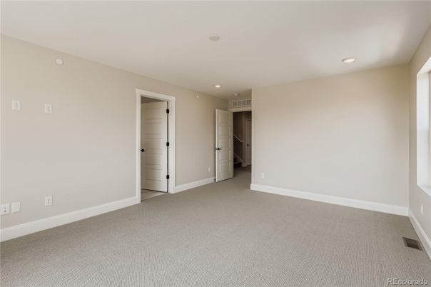 Empty room, Interior, Recessed Lighting
