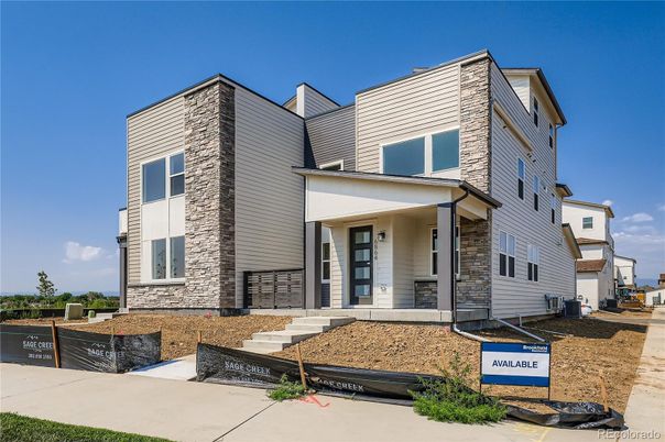 Exterior, Facade, Modern