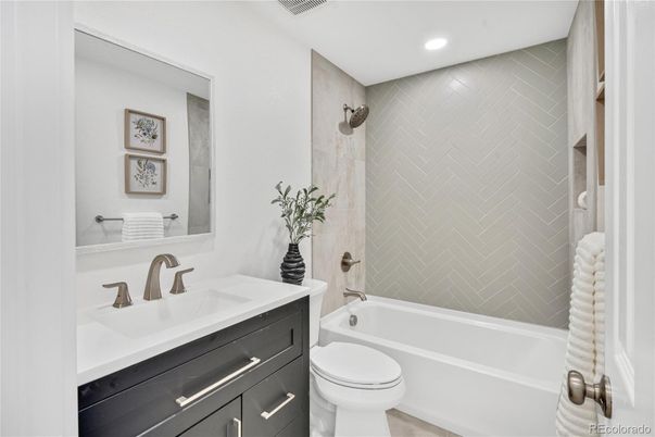 Bathroom, Interior, Recessed Lighting