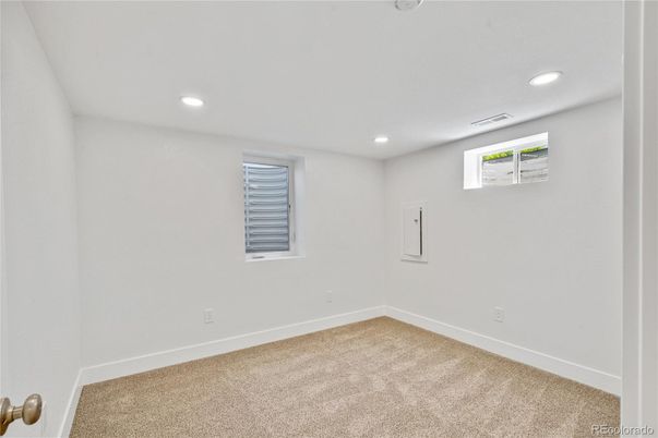 Empty room, Interior, Recessed Lighting