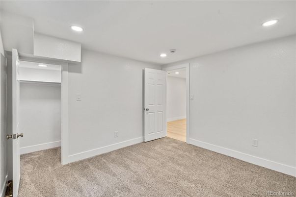 Empty room, Interior, Recessed Lighting