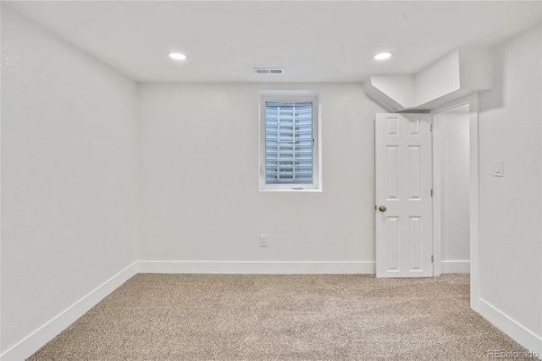 Empty room, Interior, Recessed Lighting