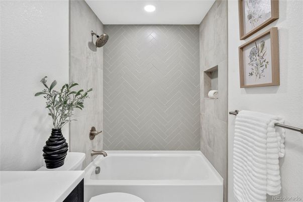 Bathroom, Interior, Recessed Lighting