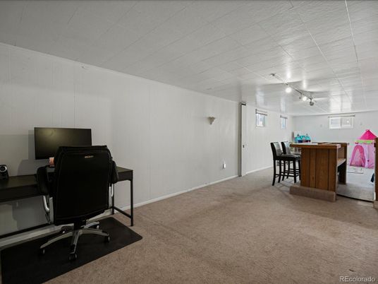 Home Office, Interior