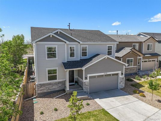Attached, Exterior, Facade, American Craftsman