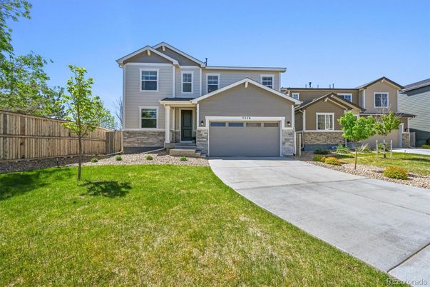 Attached, Exterior, Facade, American Craftsman