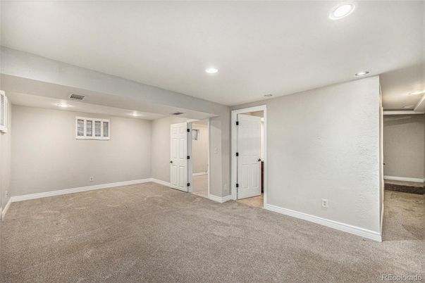 Empty room, Interior, Recessed Lighting