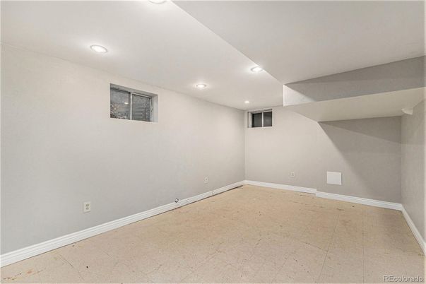 Empty room, Interior, Recessed Lighting