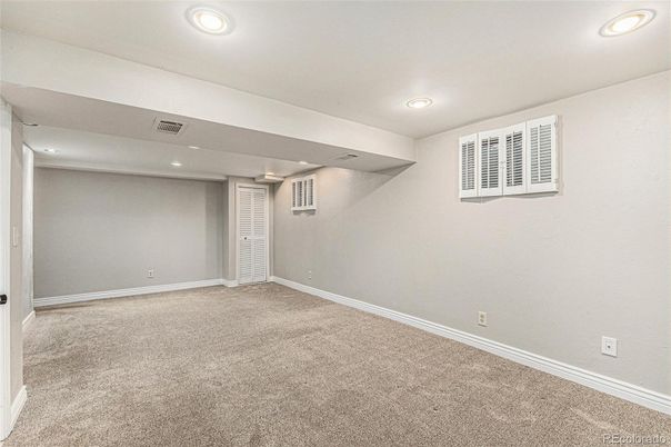 Empty room, Interior, Recessed Lighting