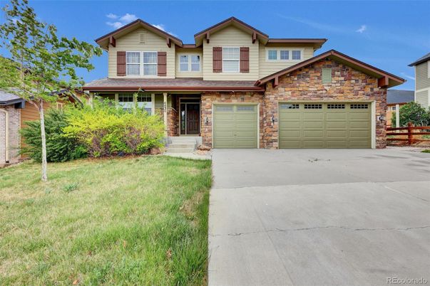 Attached, Exterior, Facade, American Craftsman