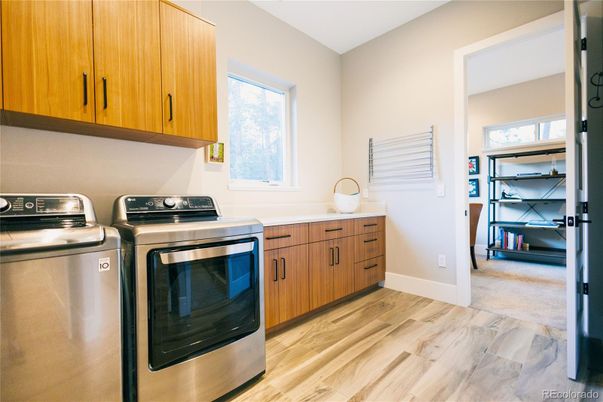 Interior, Washer, Wood Texture Flooring