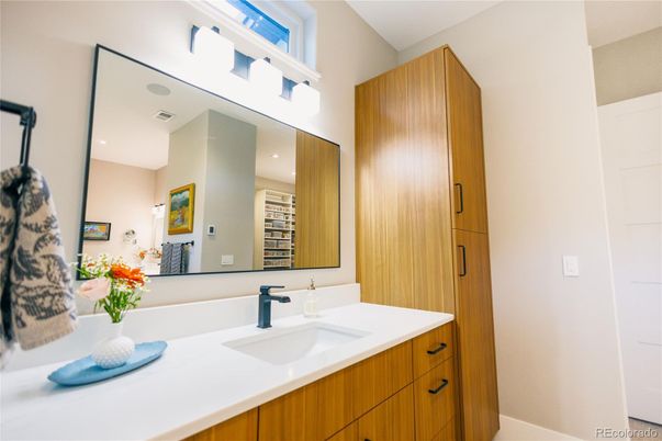 Bathroom, Interior, Recessed Lighting