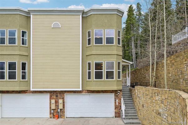 Attached, Exterior, Facade, Rowhouse