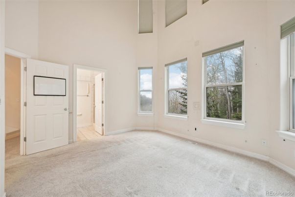 Empty room, Interior