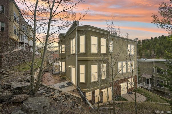 Exterior, Facade, Rowhouse