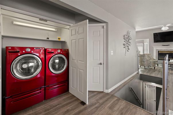 Interior, Washer, Wood Texture Flooring