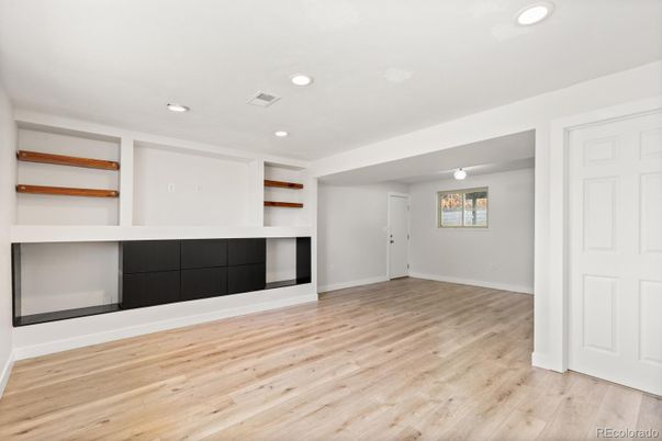 Empty room, Interior, Recessed Lighting, Wood Texture Flooring