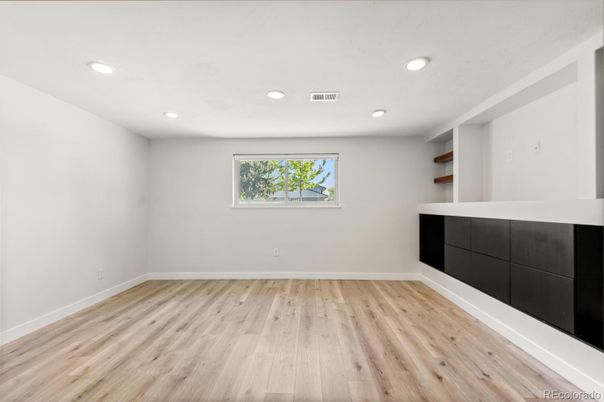 Empty room, Interior, Recessed Lighting, Wood Texture Flooring