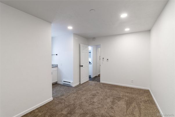 Empty room, Interior, Recessed Lighting
