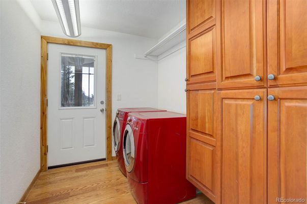 Interior, Washer, Wood Texture Flooring