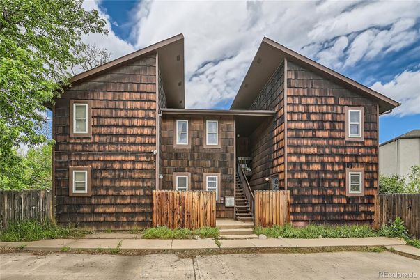 Exterior, Facade, Modern