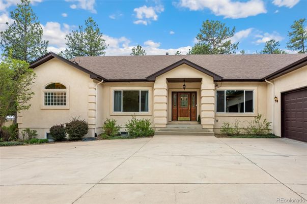Attached, Exterior, Facade, Ranch