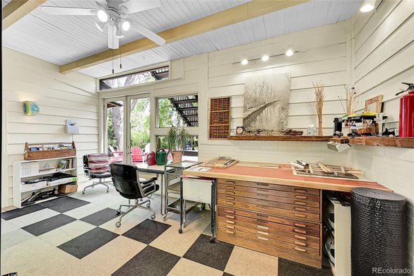 Home Office, Interior