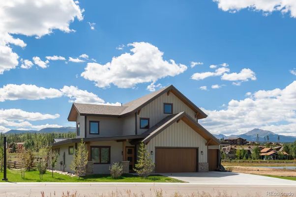 Attached, Exterior, Facade, Farmhouse