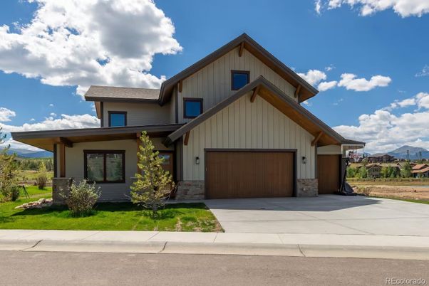 Attached, Exterior, Facade, Farmhouse