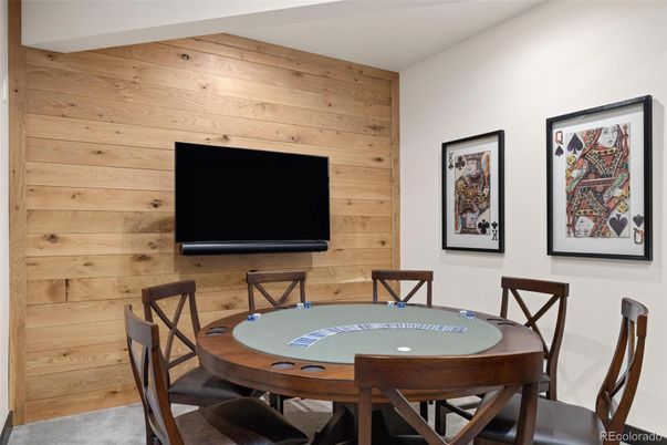 Game Room, Interior