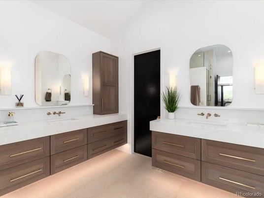 Bathroom, Dual Sink Vanities, Interior