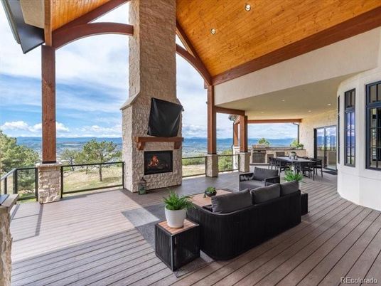 Exterior, Fireplace, Water