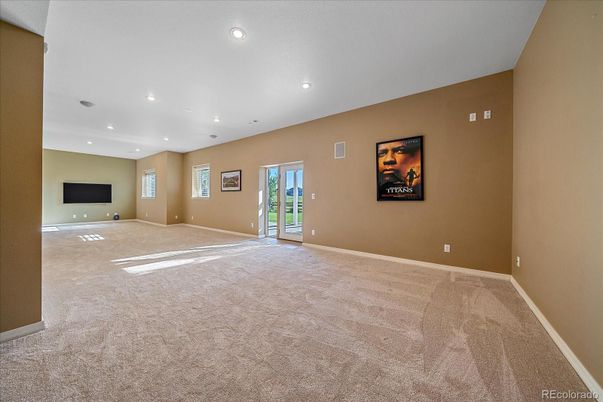 Empty room, Interior, Recessed Lighting