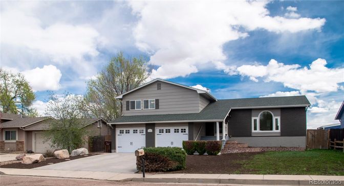 Attached, Exterior, Facade, Split Level