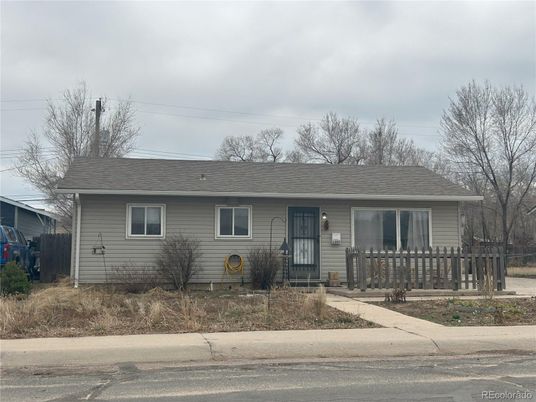 Exterior, Facade, Ranch