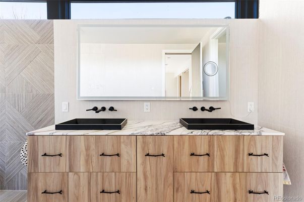Bathroom, Dual Sink Vanities, Interior